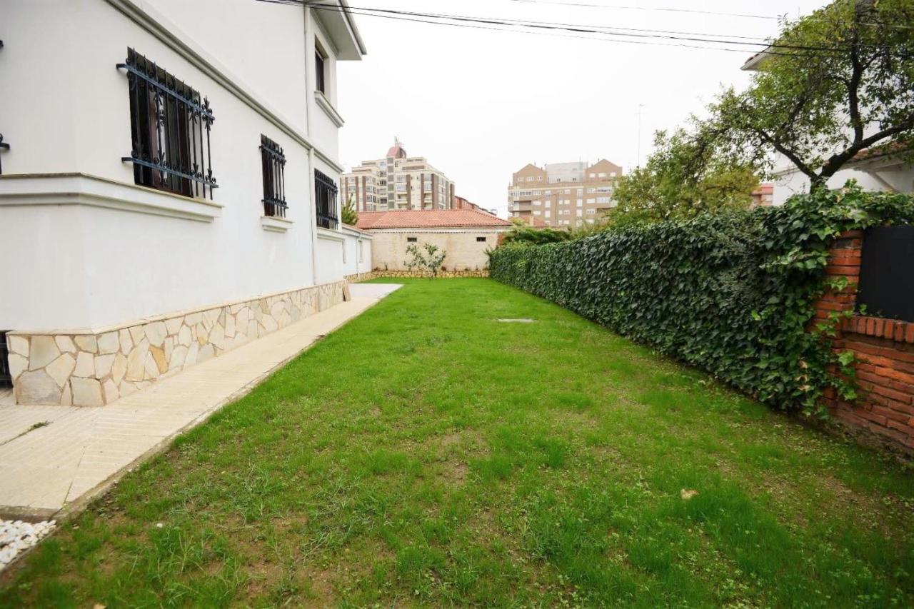 Housing Leon Casa con Jardín privado y BBC Vila Exterior foto